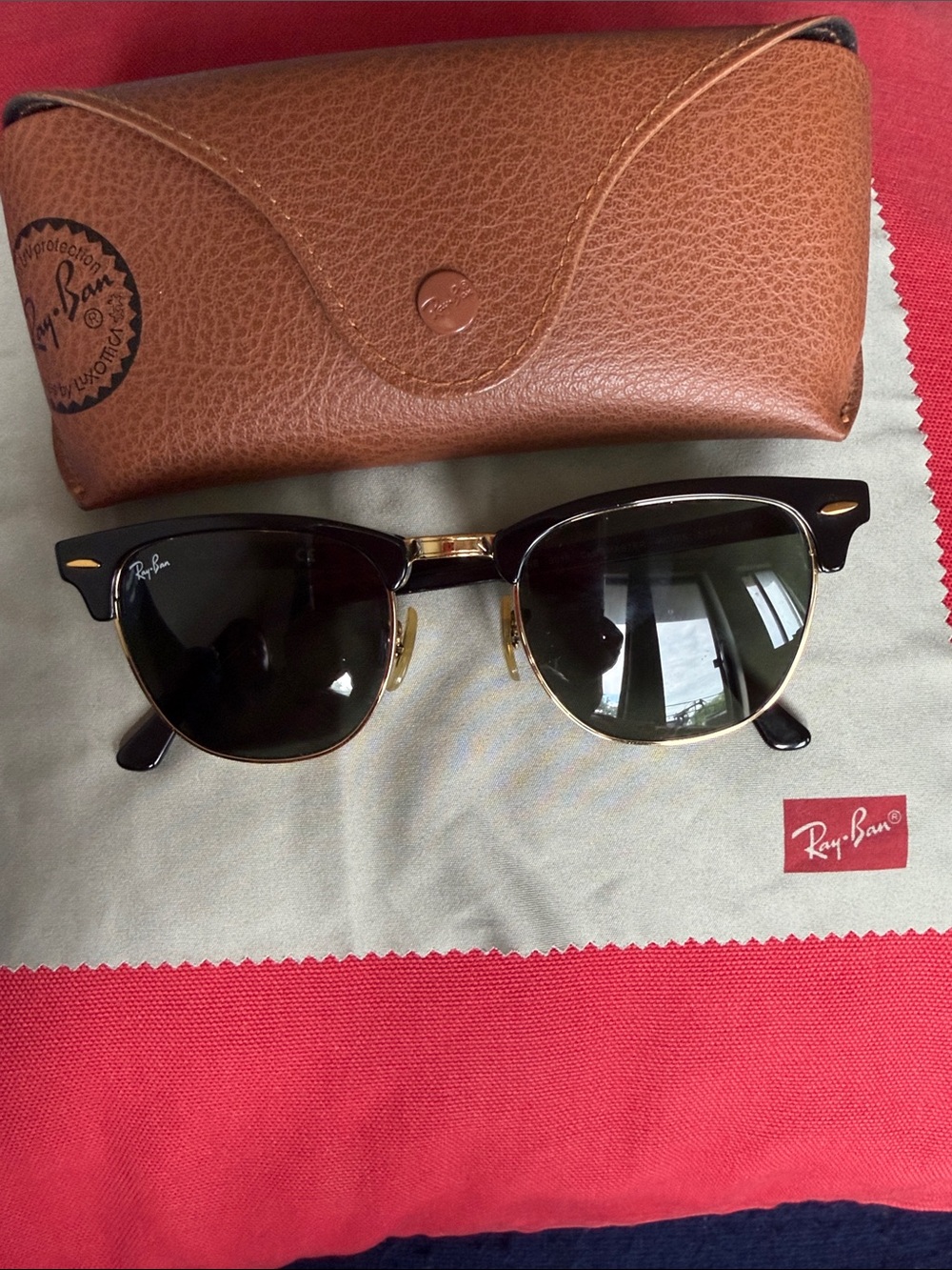 Ray-Ban Men’s Black and Gold Clubmaster Sunglasses